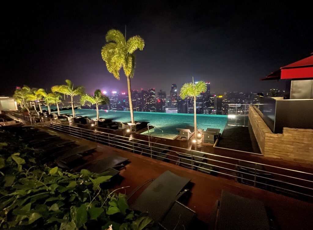 marina-bay-sands-rooftop-pool-night-view